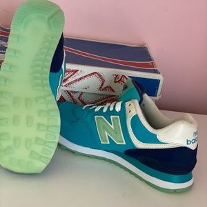 NEVER WORN - Women's New Balance Sneakers
